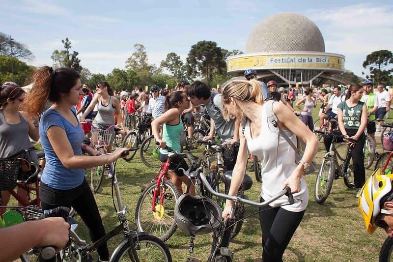 Bicicleta é uma boa alternativa de transporte em Buenos Aires